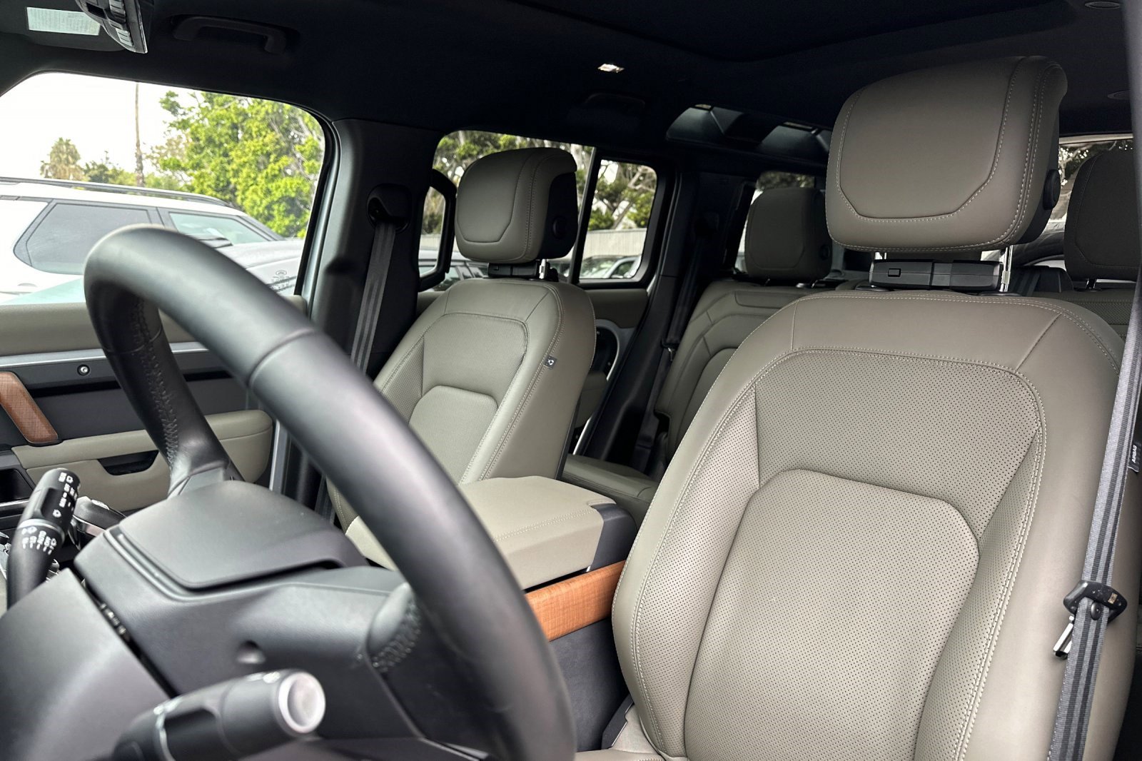 2023 Land Rover Defender 110 X photo 4