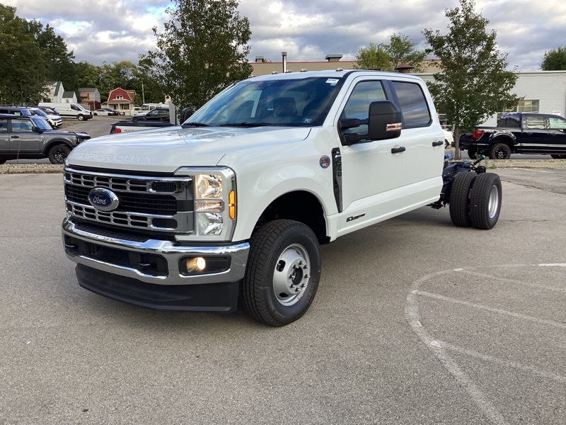 2026 Ford F-350 photo 3