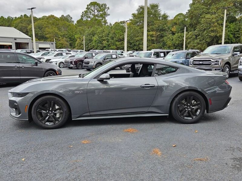 2025 Ford Mustang GT photo 4