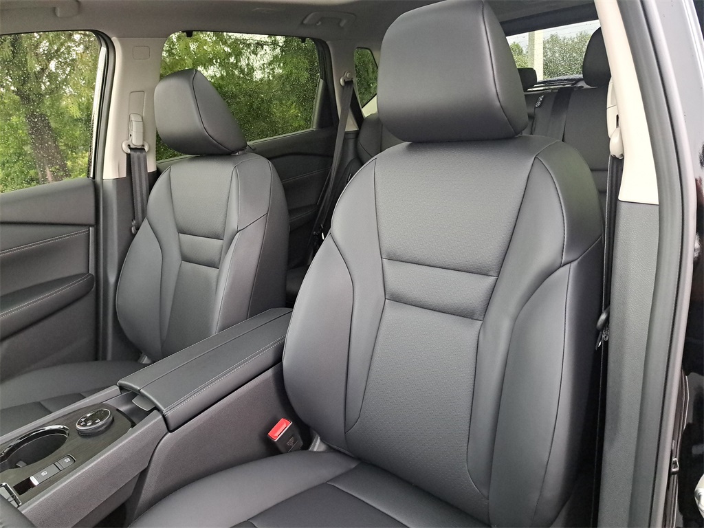 2026 Nissan Rogue SV photo 17