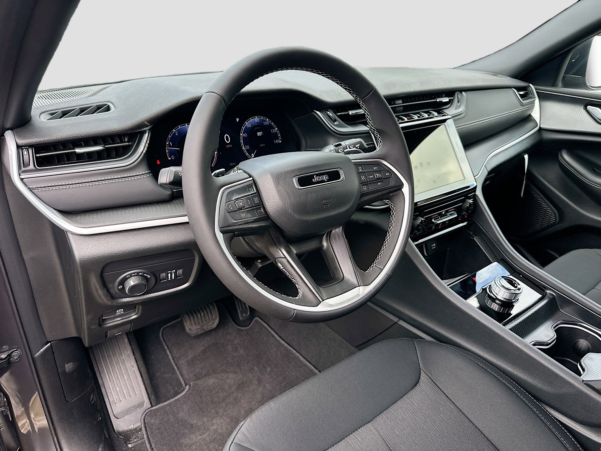 2025 Jeep Grand Cherokee Laredo X photo 4