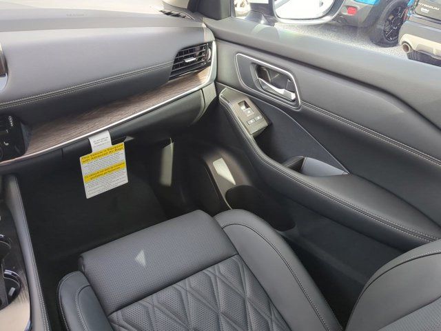 2025 Nissan Rogue Platinum photo 13
