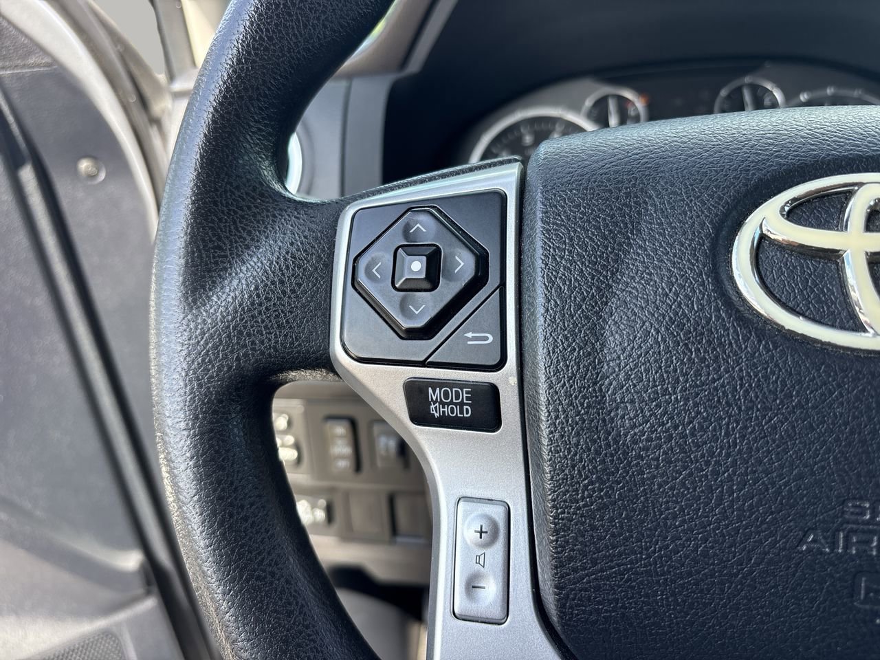 2016 Toyota Tundra SR5 photo 24