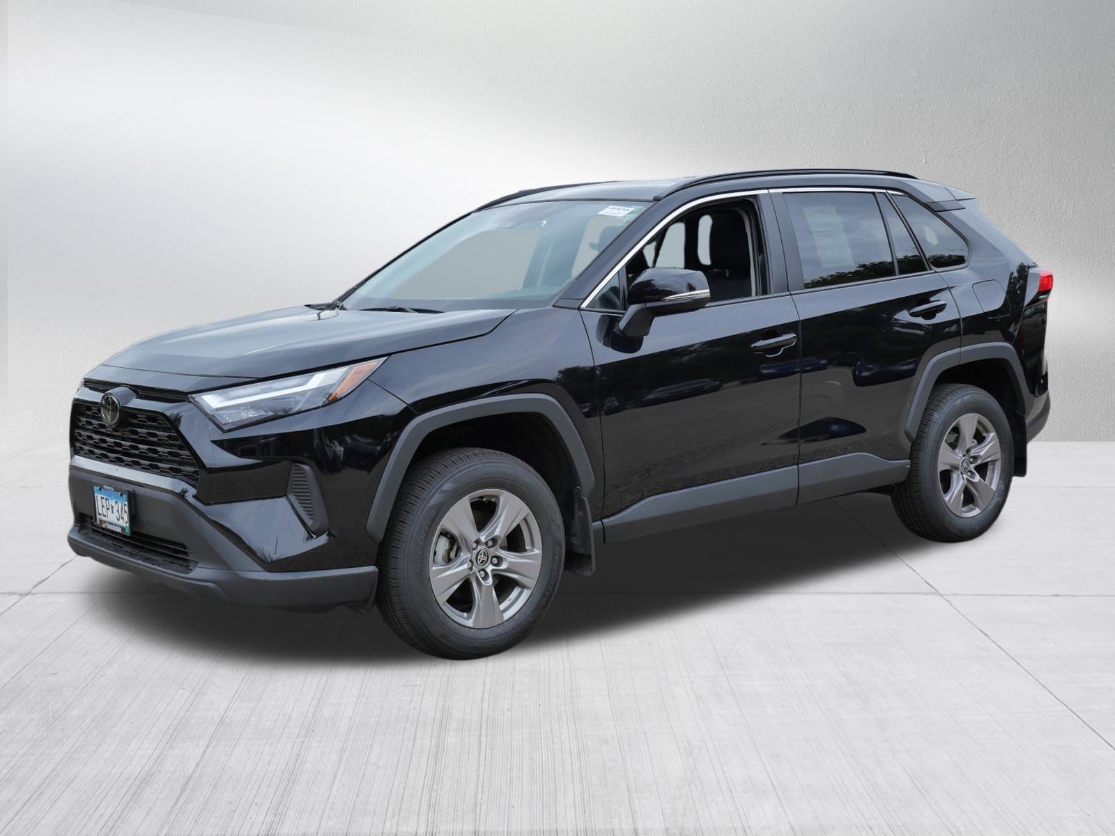 2023 Toyota RAV4 XLE photo 3