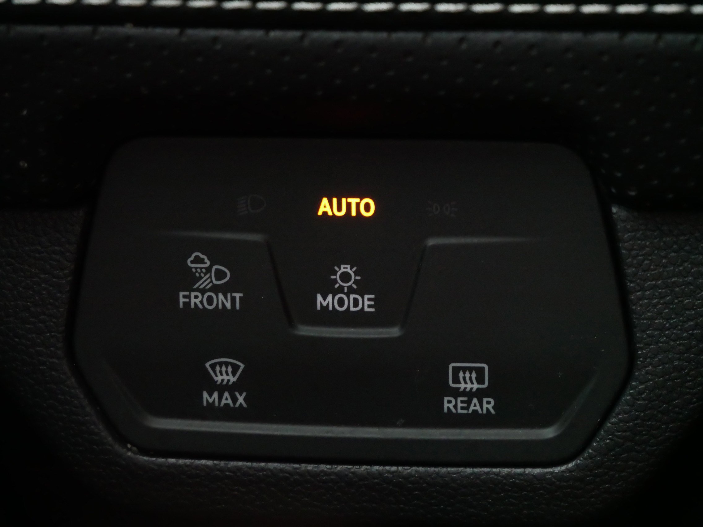 2024 Volkswagen Atlas SEL Premium R-Line photo 25