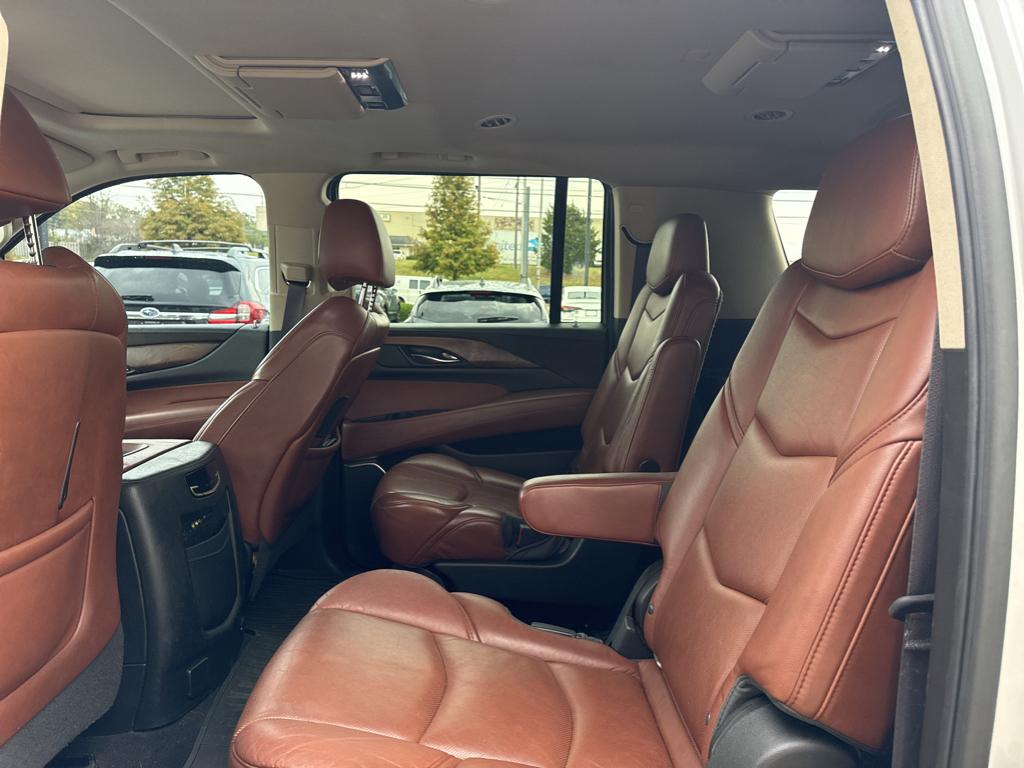 2016 Cadillac Escalade ESV Luxury photo 9