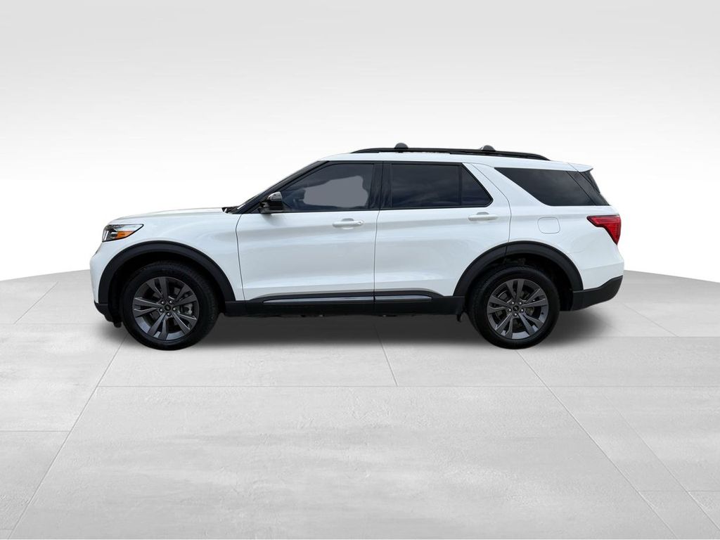 2024 Ford Explorer XLT photo 3