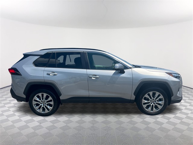 2023 Toyota RAV4 XLE Premium photo 4