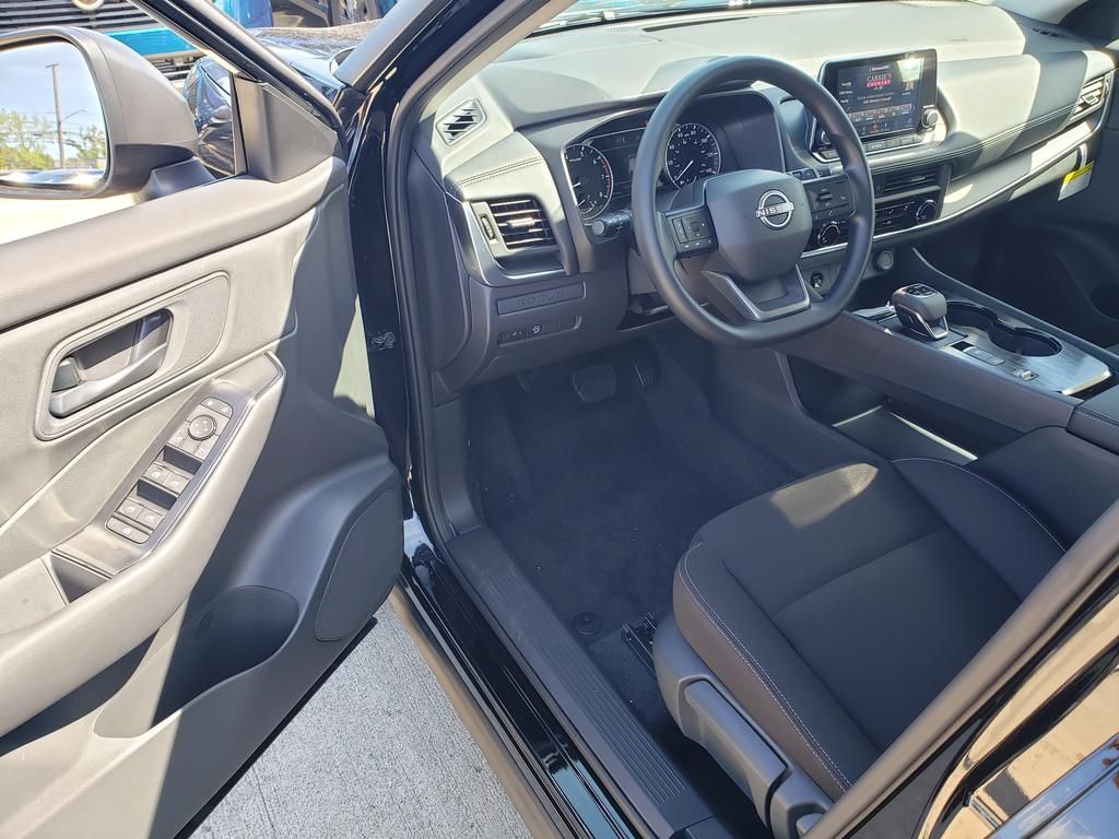 2026 Nissan Rogue S photo 4