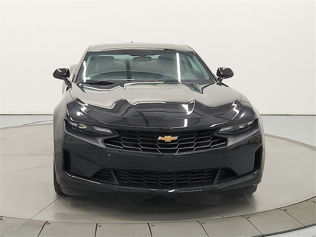 2024 Chevrolet Camaro 1LT photo 2
