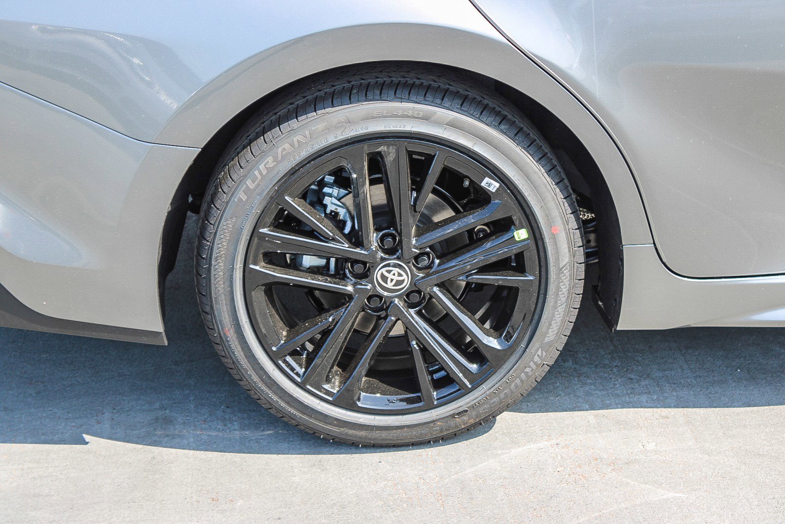 2025 Toyota Camry SE photo 10