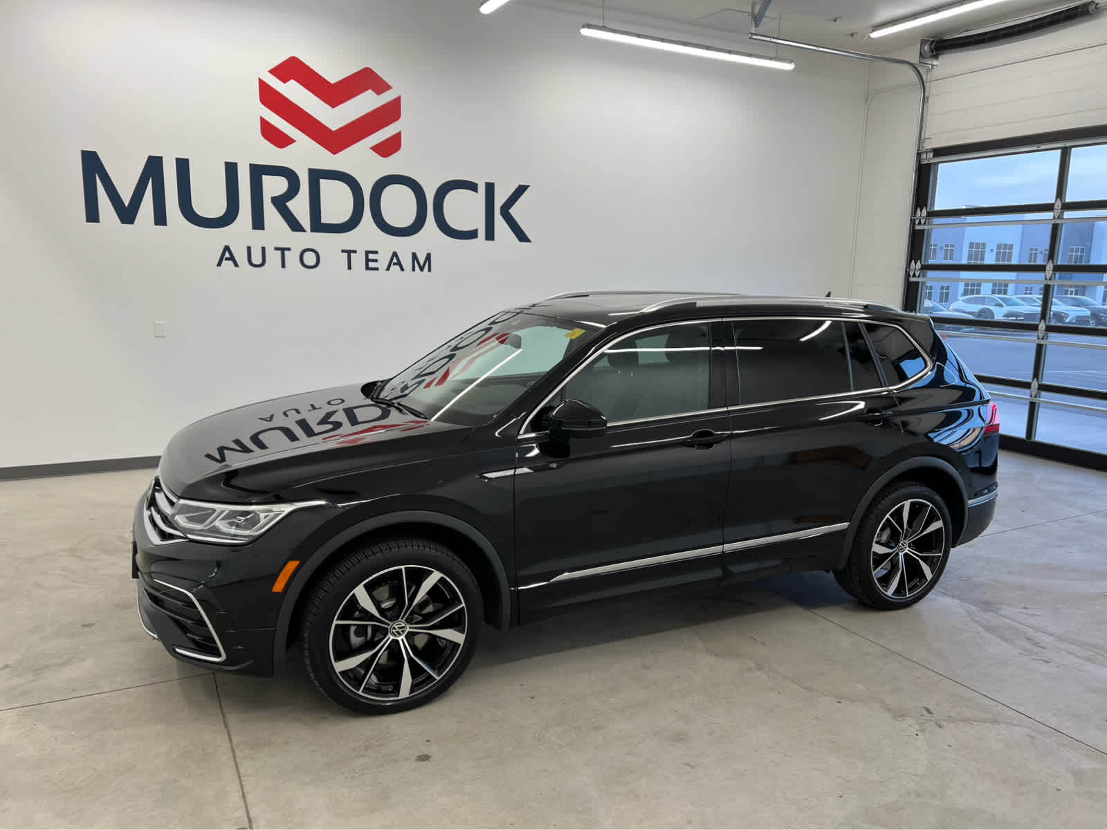 2022 Volkswagen Tiguan SEL R-LINE's photo