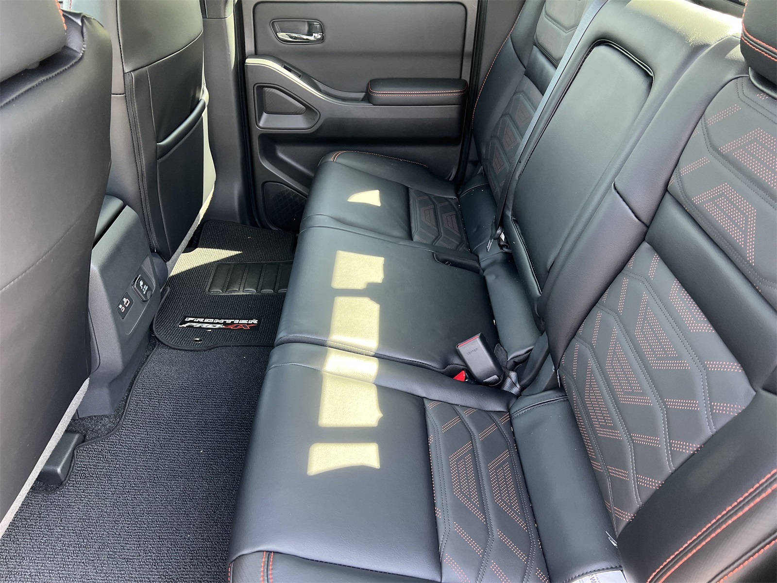 2025 Nissan Frontier PRO-4X photo 24