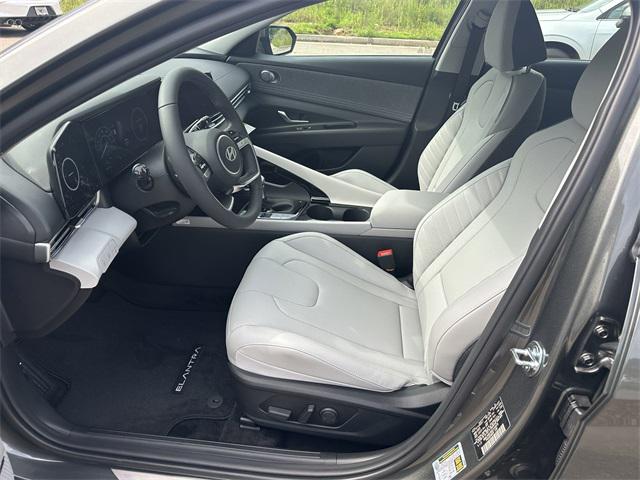 2025 Hyundai Elantra Hybrid Limited photo 9