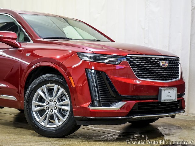 2025 Cadillac XT6 Luxury photo 2