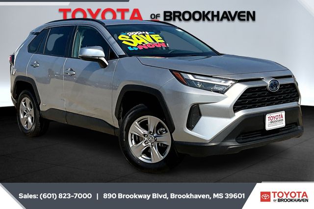 2024 Toyota RAV4 XLE's photo