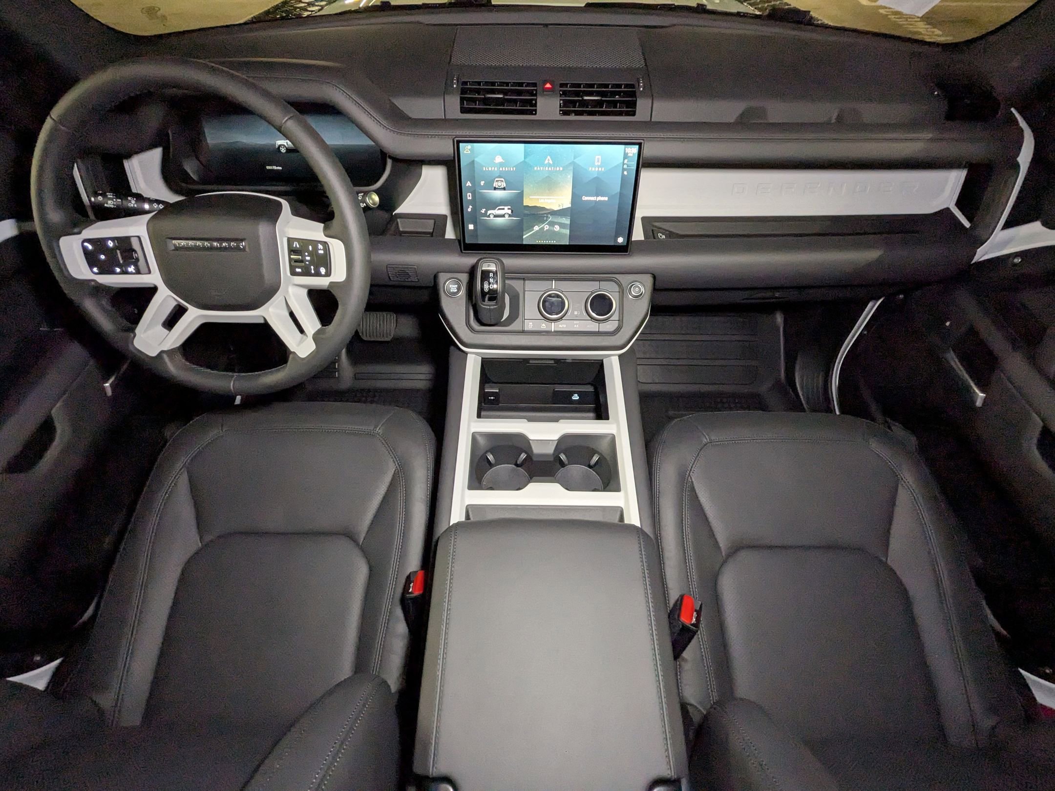 2025 Land Rover Defender 90 X-Dynamic SE photo 12