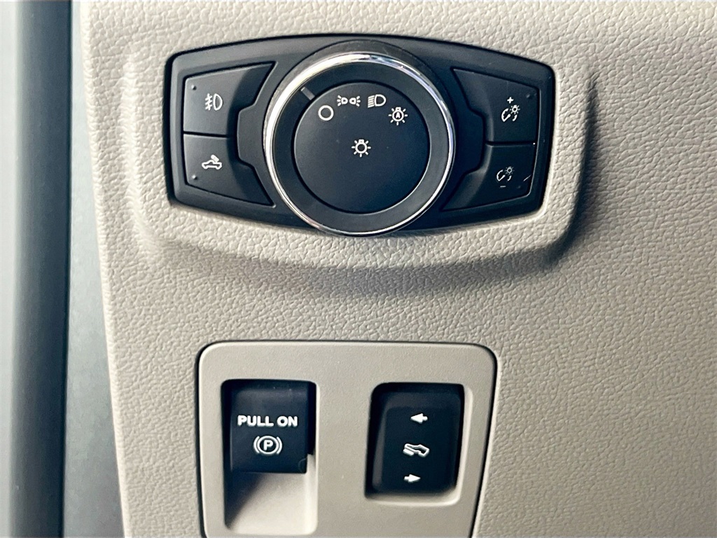 2016 Ford F-150 XLT photo 17