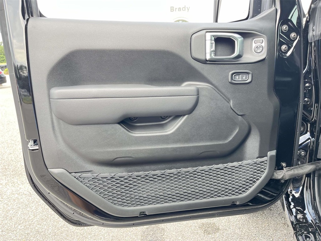 2025 Jeep Wrangler Sport S photo 3