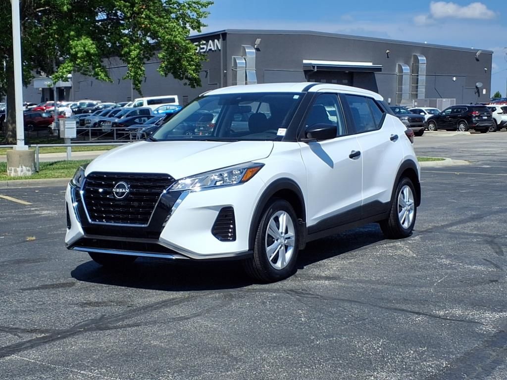 Used 2025 Nissan KICKS PLAY Base with VIN 3N1CP5BV8SL478481 for sale in Kansas City