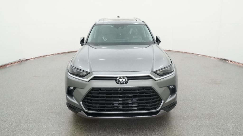 2026 Toyota Grand Highlander Platinum AWD photo 2