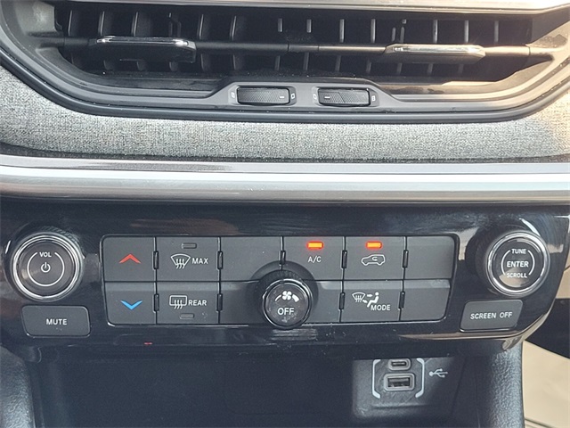 2024 Jeep Compass Latitude photo 17
