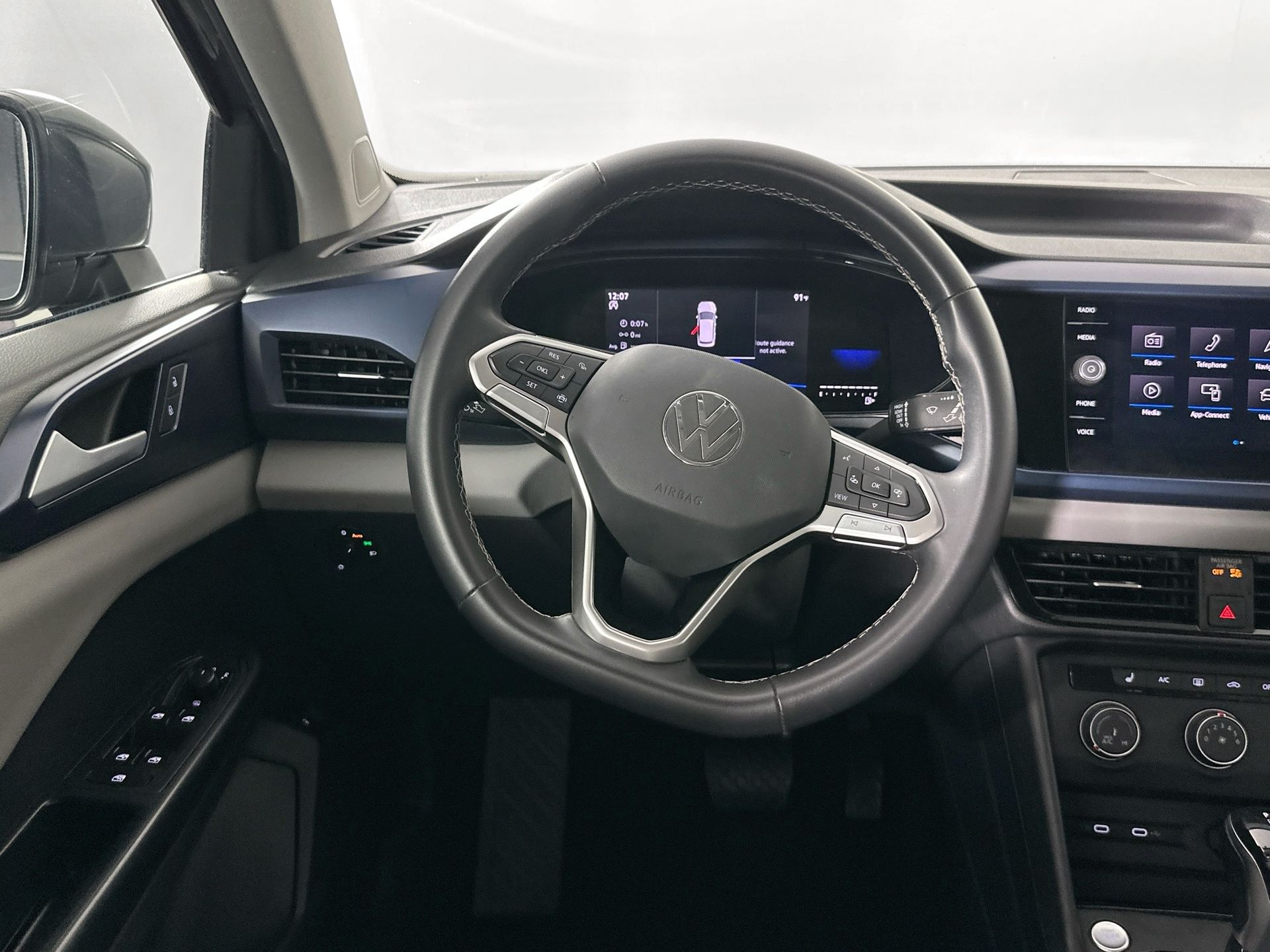 2022 Volkswagen Taos SE photo 16