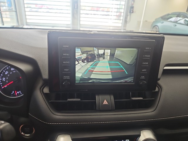 Used 2019 GRAY Toyota XLE image 27