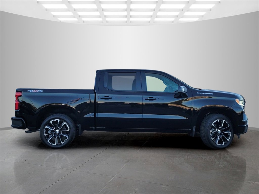 2025 Chevrolet Silverado 1500 RST photo 2