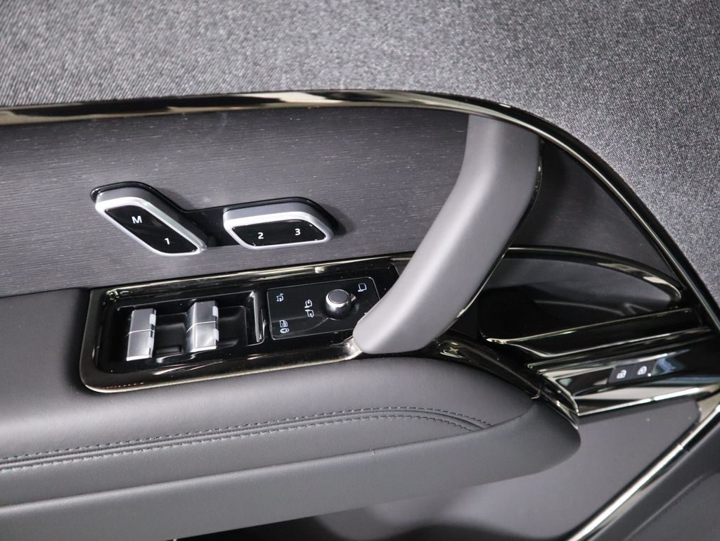 2025 Land Rover Range Rover Sport SE photo 22