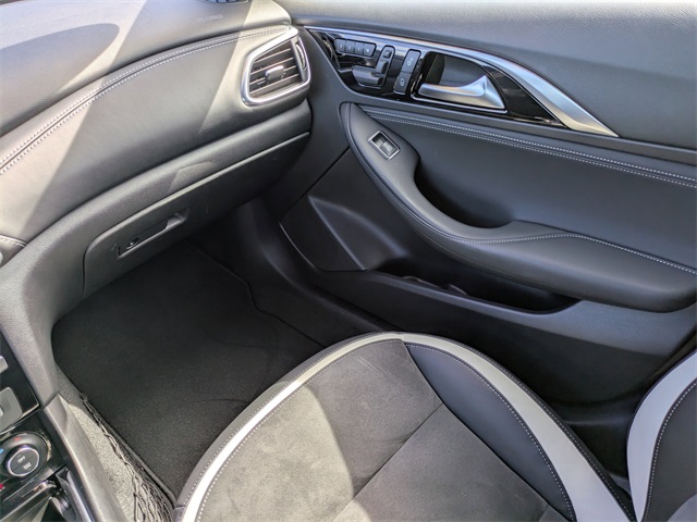 2019 Infiniti QX30 Sport photo 15