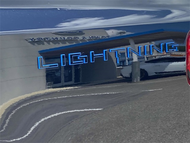 2023 Ford F-150 Lightning XLT photo 29