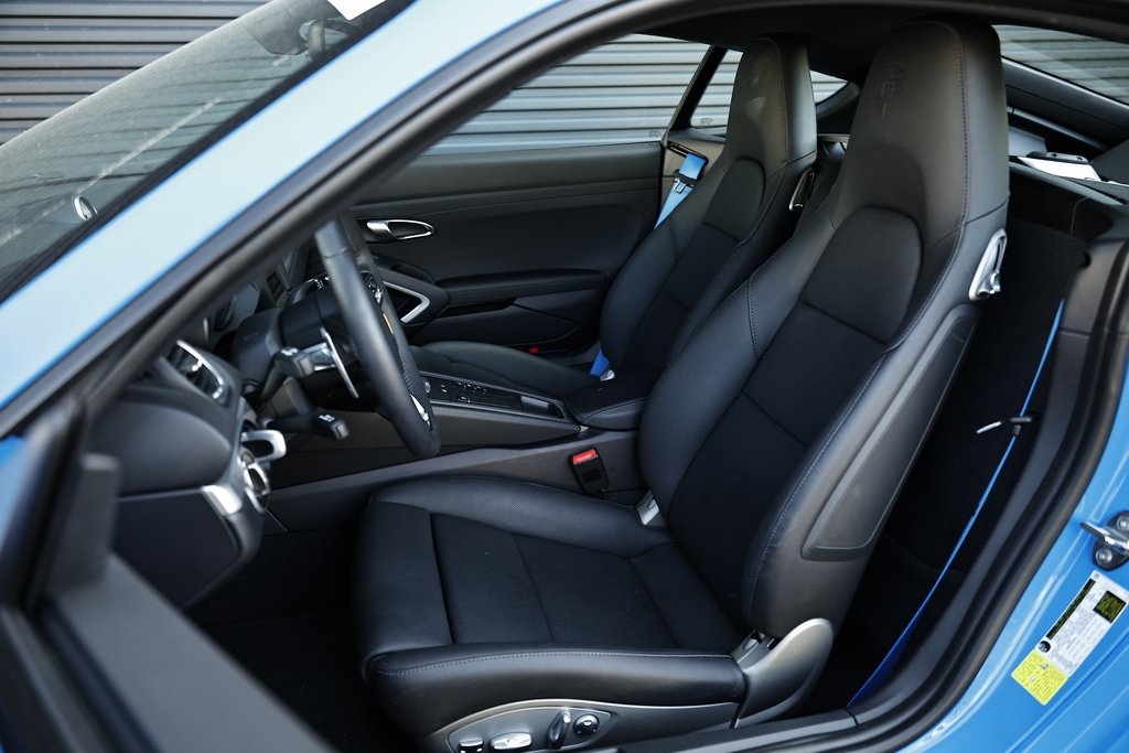 2025 Porsche Cayman photo 5