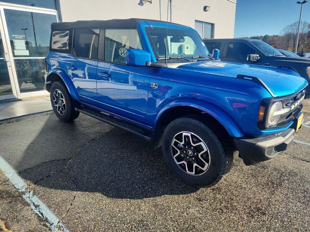2022 Ford Bronco 4-Door Outer Banks's photo