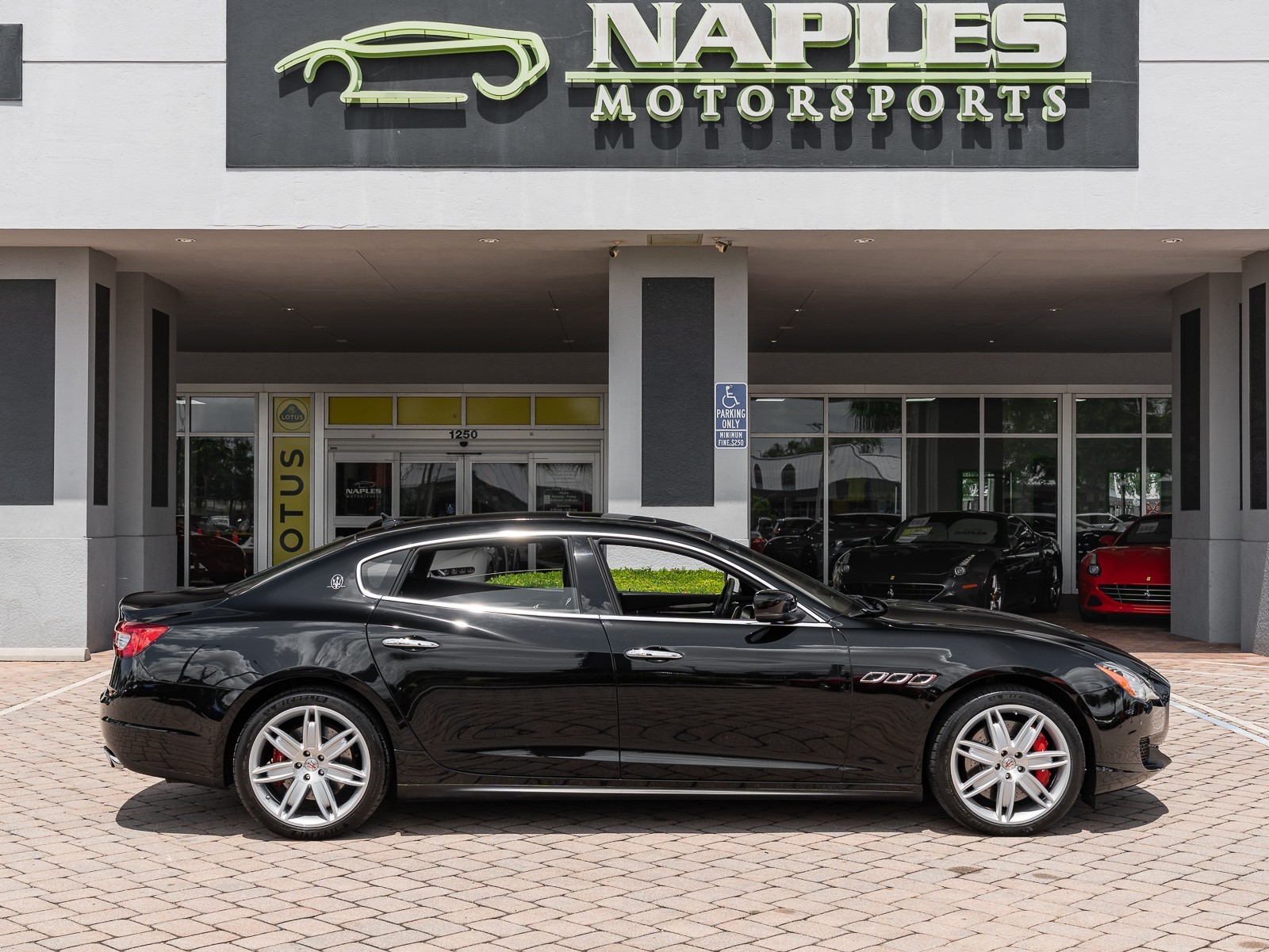 2014 Maserati Quattroporte GTS photo 34