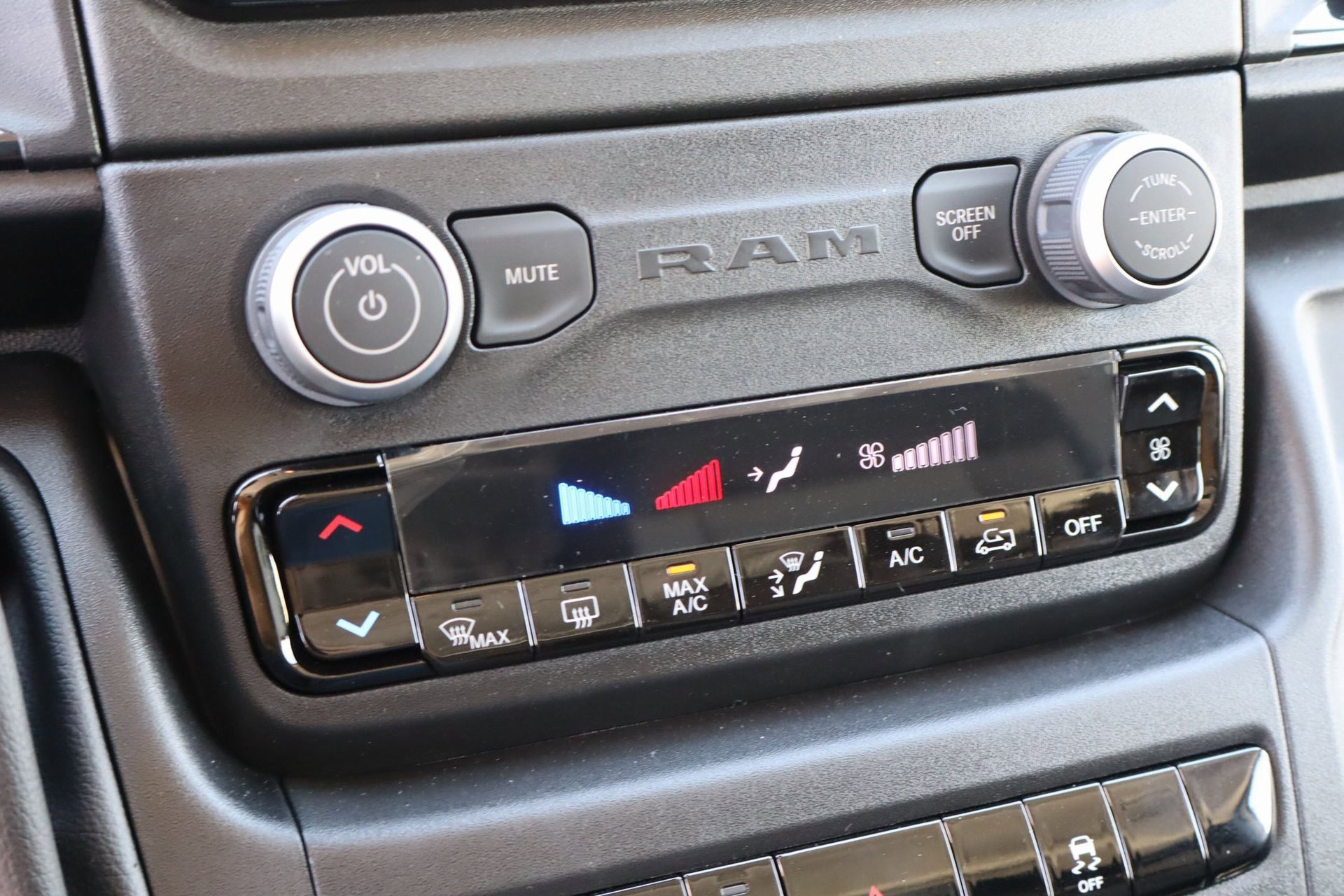2026 Ram ProMaster 1500 photo 12