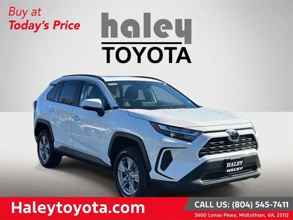 2025 Toyota RAV4 XLE's photo