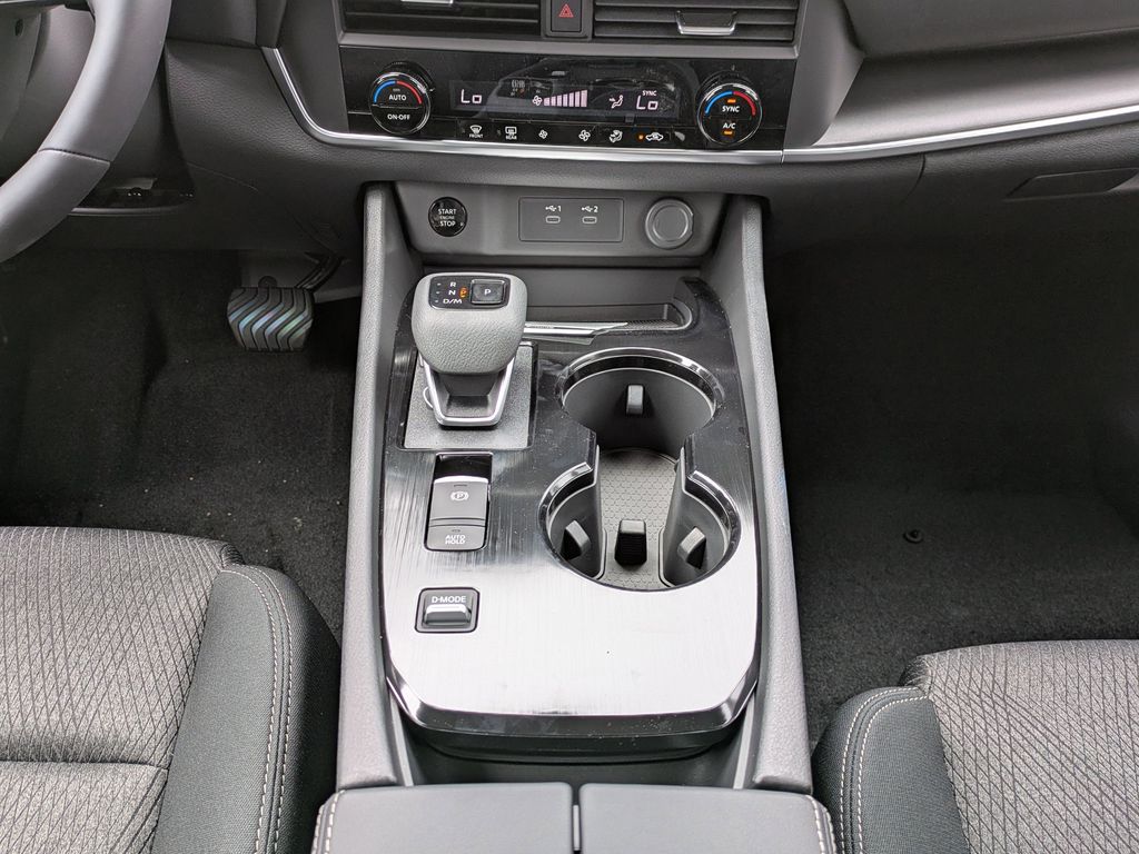 2026 Nissan Rogue SV photo 16