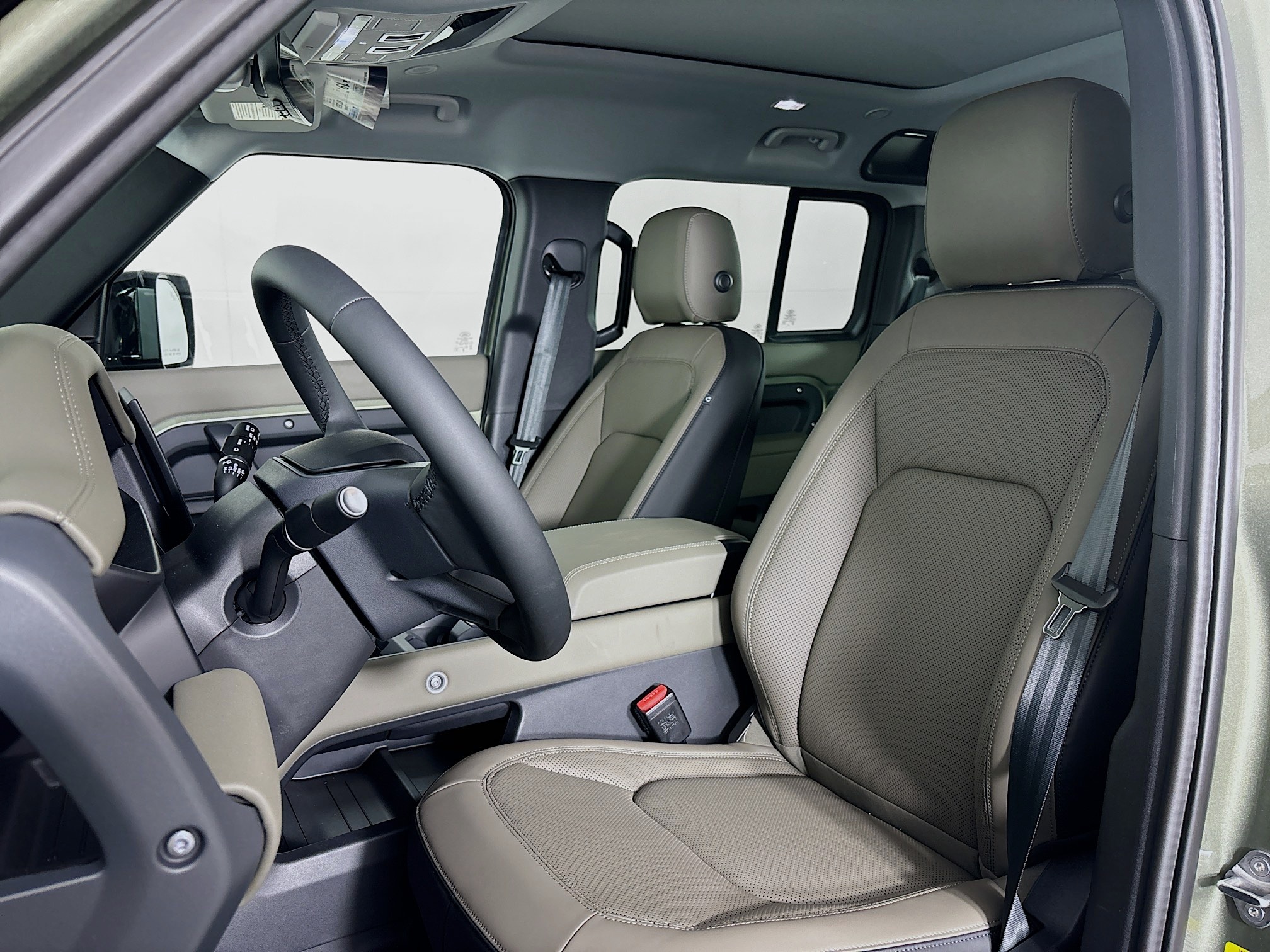 2025 Land Rover Defender 110 S photo 19