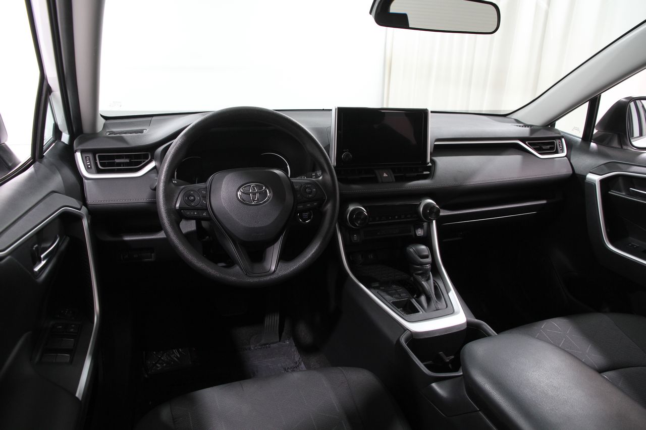 2024 Toyota RAV4 XLE photo 6