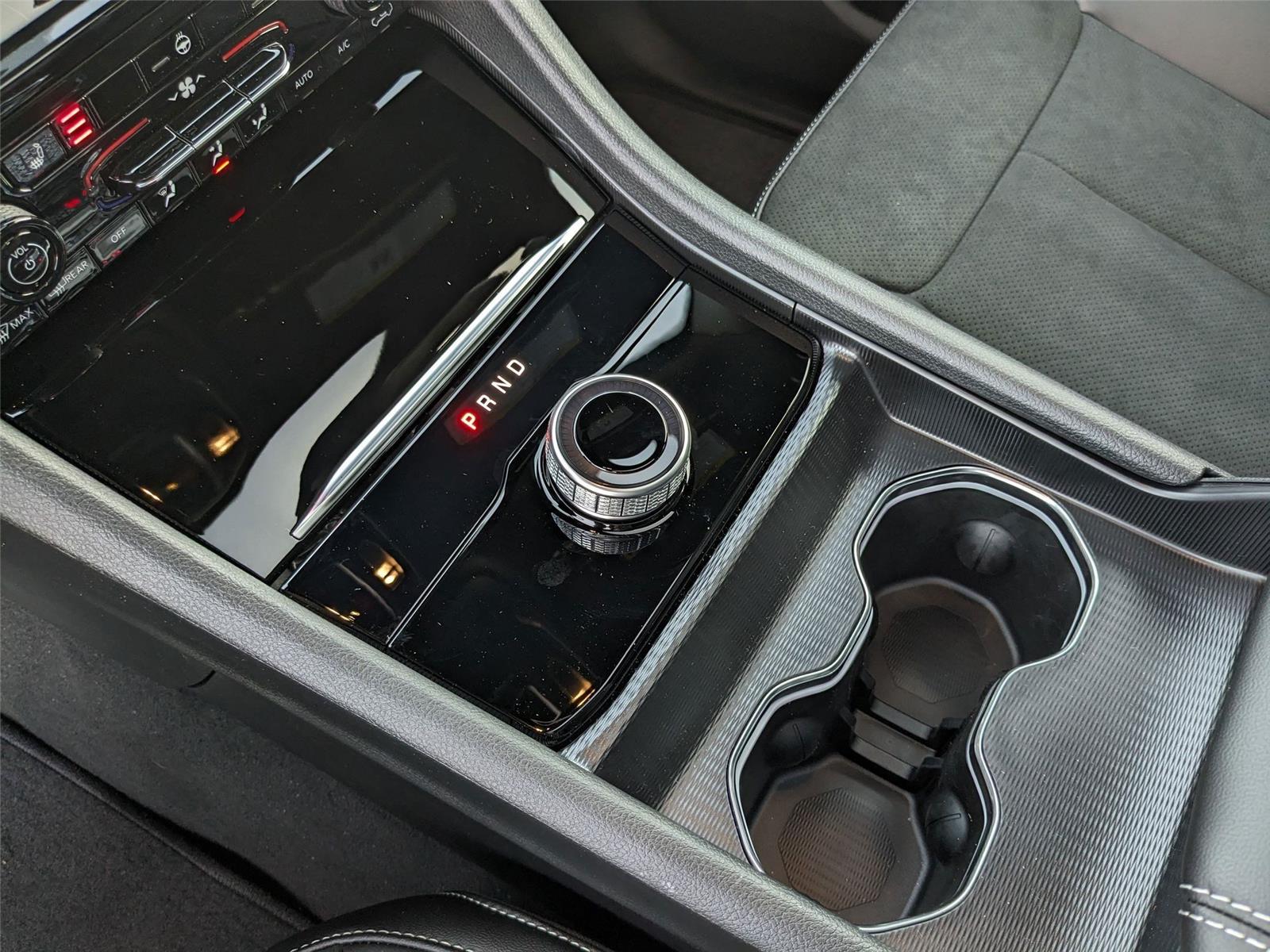 2025 Jeep Grand Cherokee Laredo Altitude photo 12