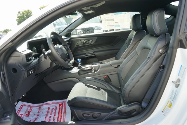 2025 FORD MUSTANG - Image 32