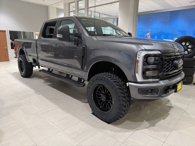 2025 Ford F-350 photo 3