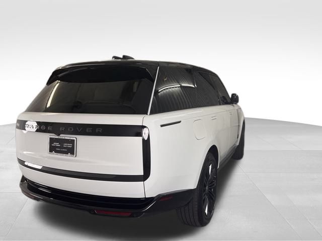 2025 Land Rover Range Rover SE photo 4