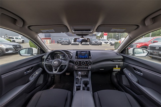 2025 Nissan Sentra SV photo 16