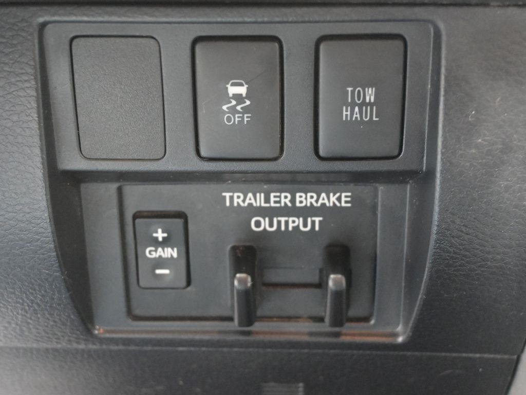 2018 Toyota Tundra SR5 photo 24