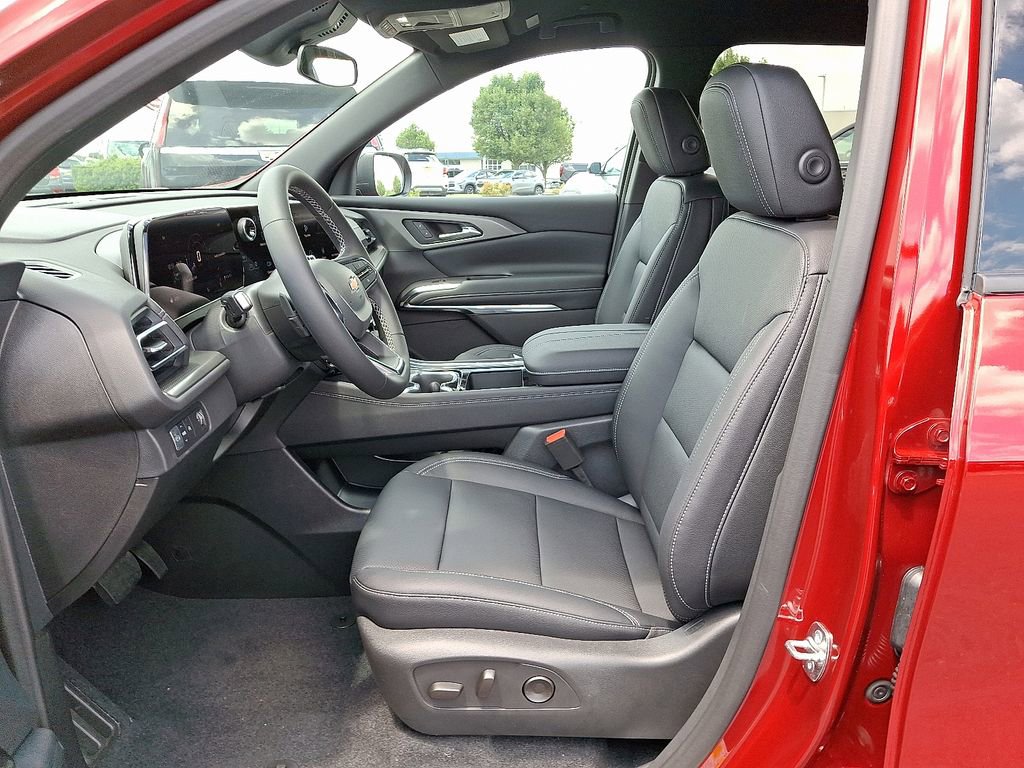 2025 Chevrolet Traverse photo 6