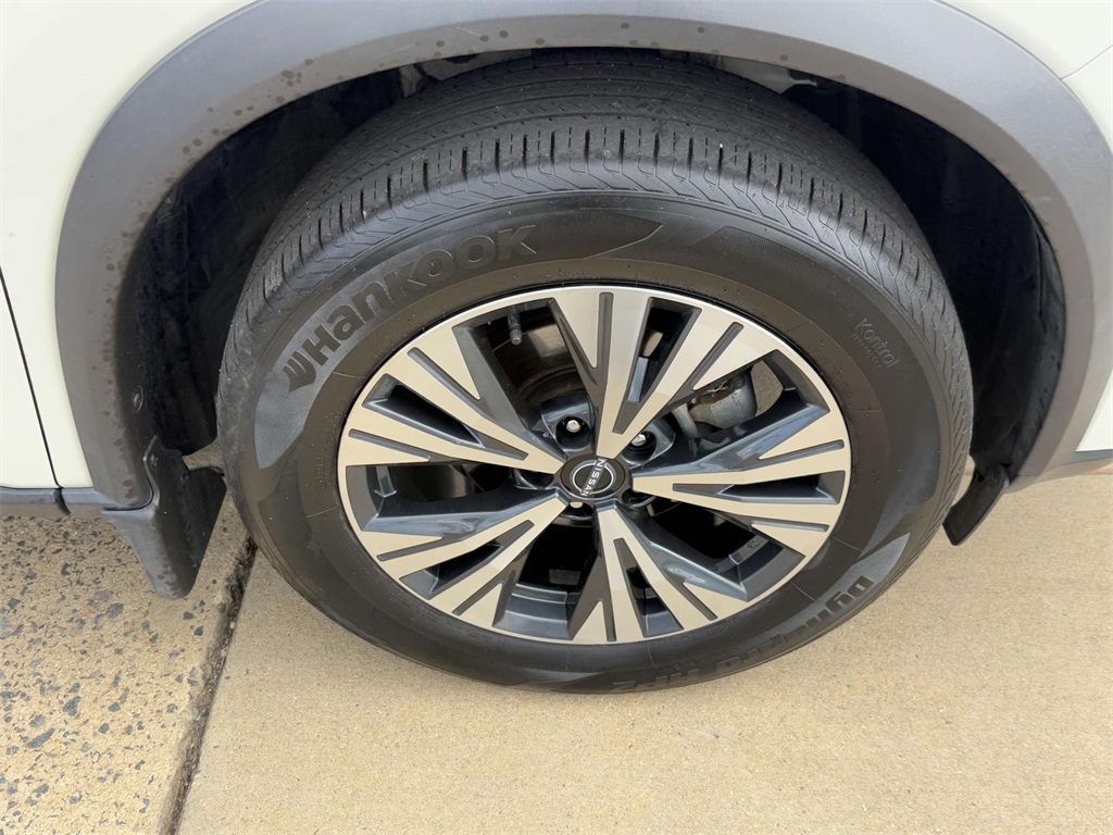 2023 Nissan Rogue SV photo 10