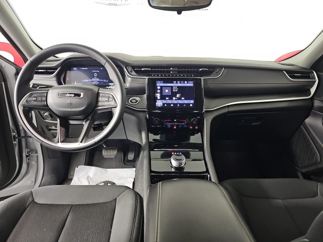 2023 Jeep Grand Cherokee Laredo Altitude photo 11