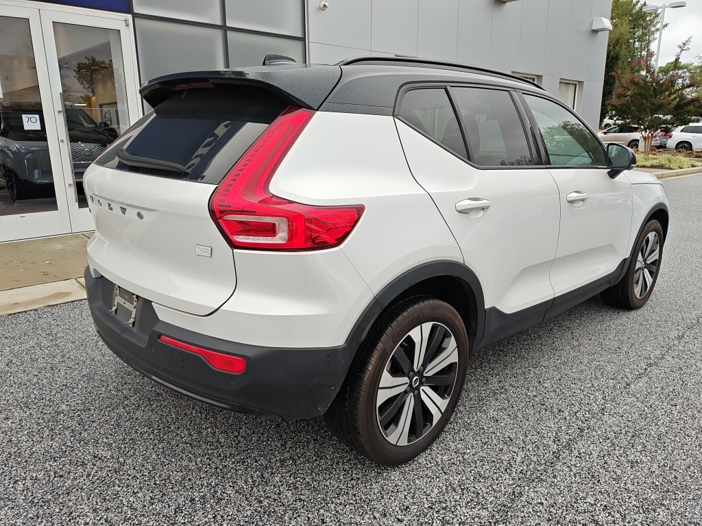 2023 Volvo XC40 Recharge Twin Plus photo 3